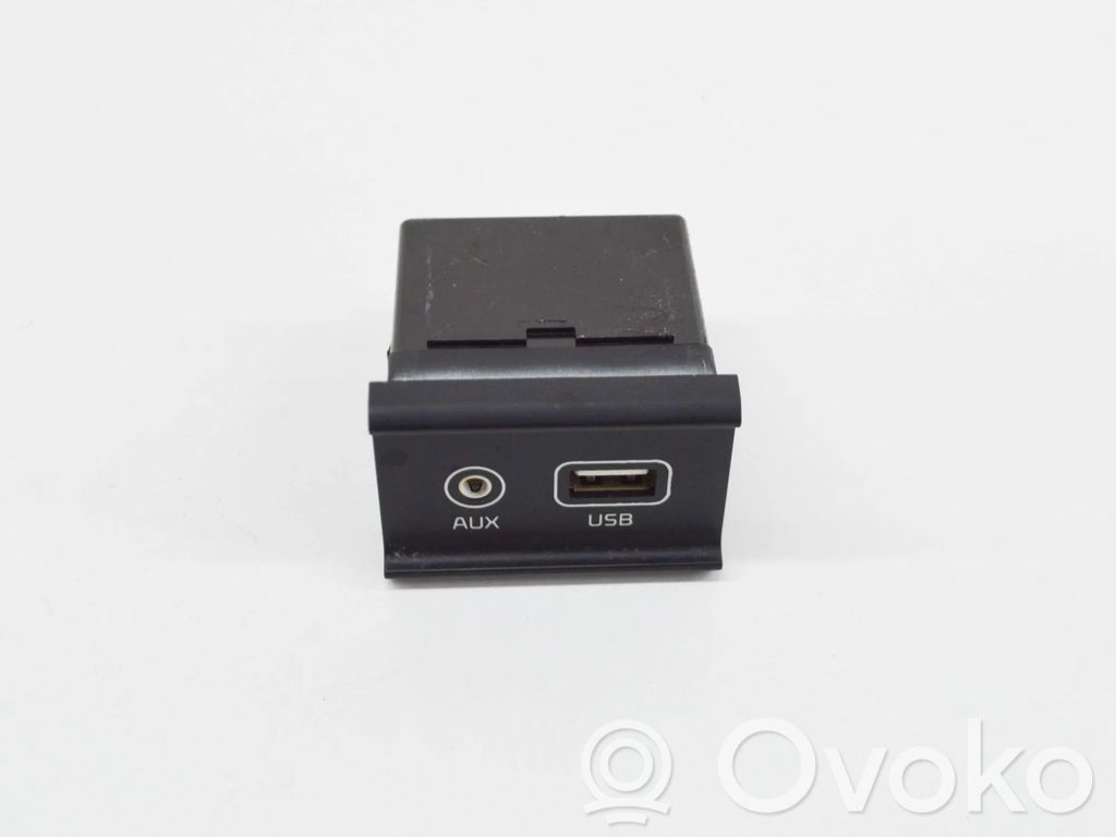 KIA Optima Enchufe conector entrada auxiliar 