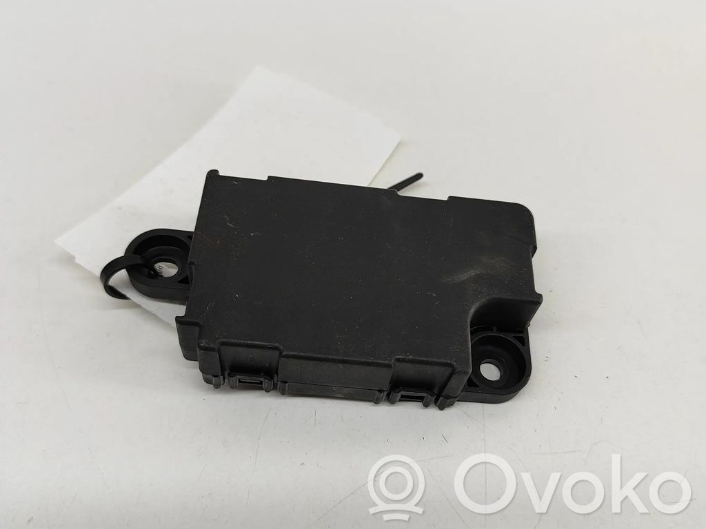 Tesla Model 3 Antenos stiprintuvas 