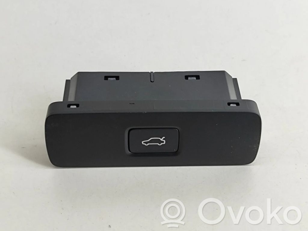 Volvo XC40 Tailgate/boot open switch button 