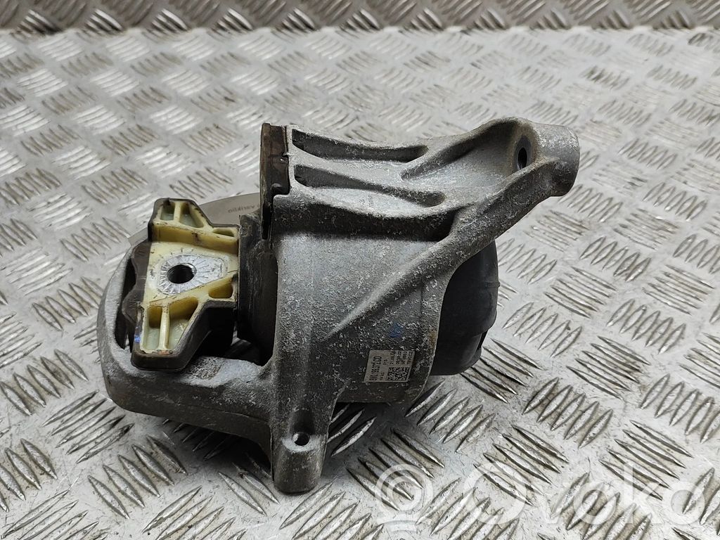 Audi A4 S4 B9 8W Engine mount bracket 