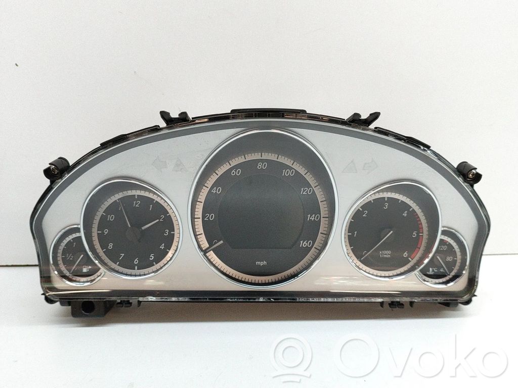 Mercedes-Benz E W212 Tachimetro (quadro strumenti) 