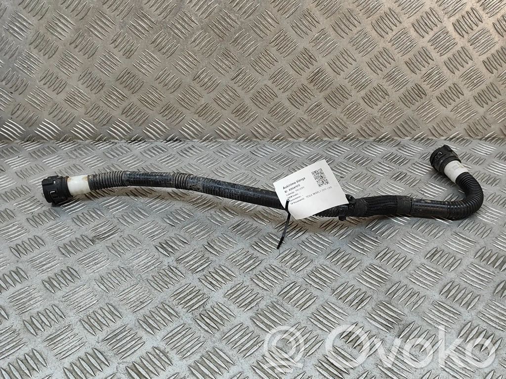 Tesla Model 3 Engine coolant pipe/hose 