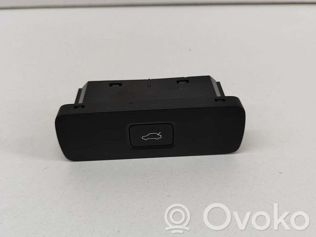 Volvo XC40 Tailgate/boot open switch button 