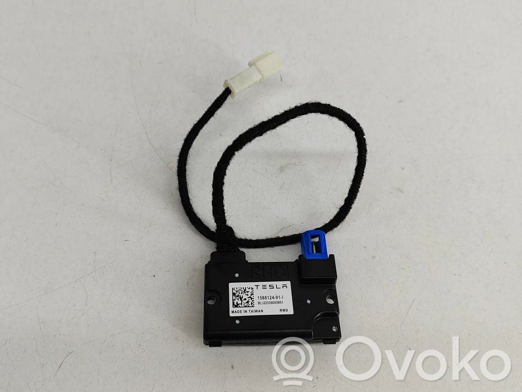 Tesla Model Y Windshield/windscreen camera 