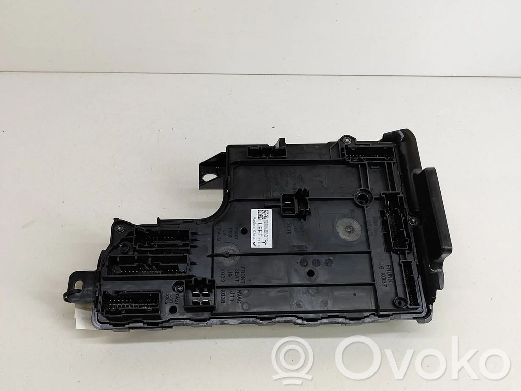 Tesla Model Y Unidad de control/módulo de carrocería central 