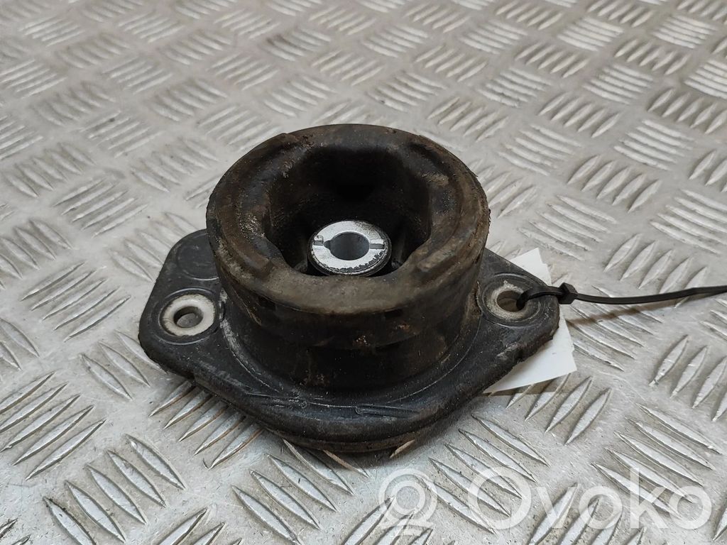 Volkswagen Golf VII Engine mount bracket 