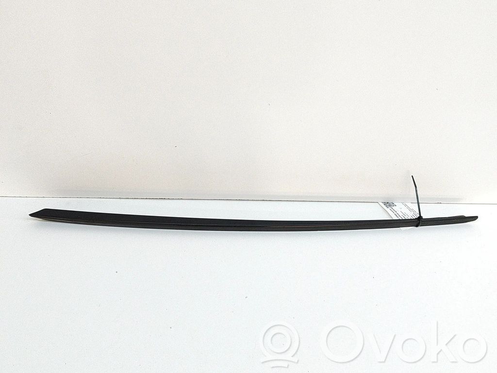 Porsche Macan (95B) Windshield trim 
