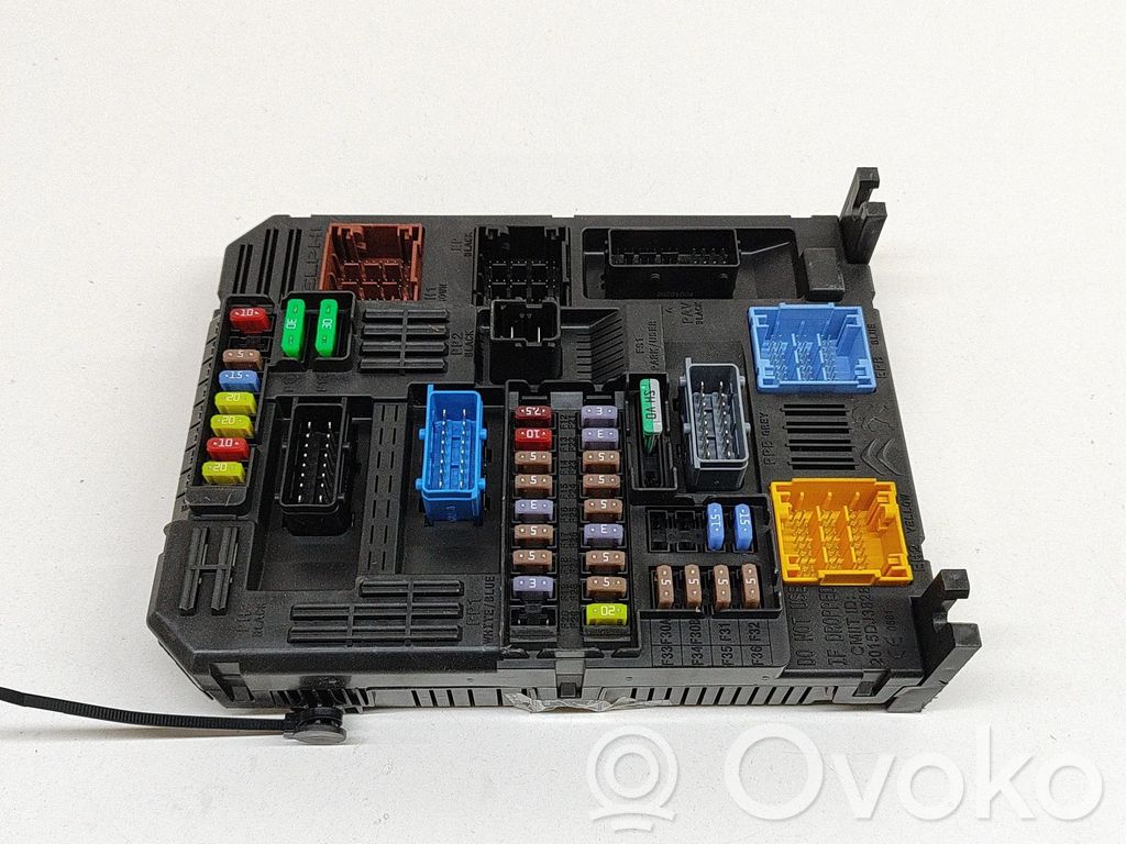 Peugeot 3008 II Fuse module 