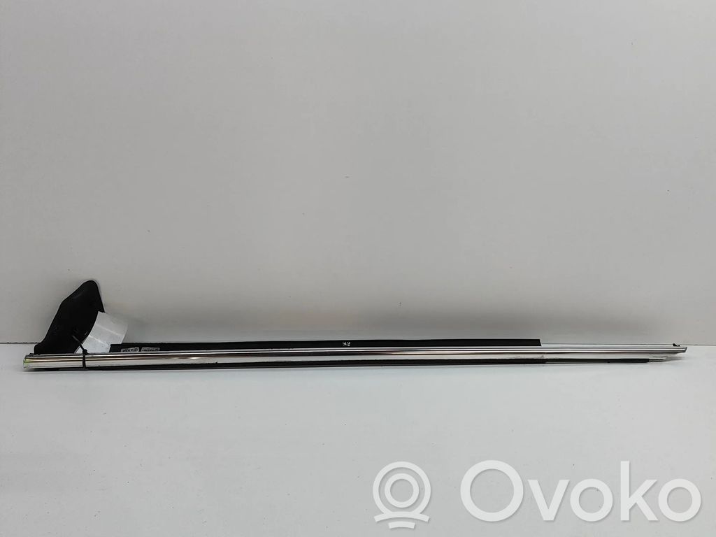 Audi A8 S8 D4 4H Listwa / Uszczelka szyby drzwi 
