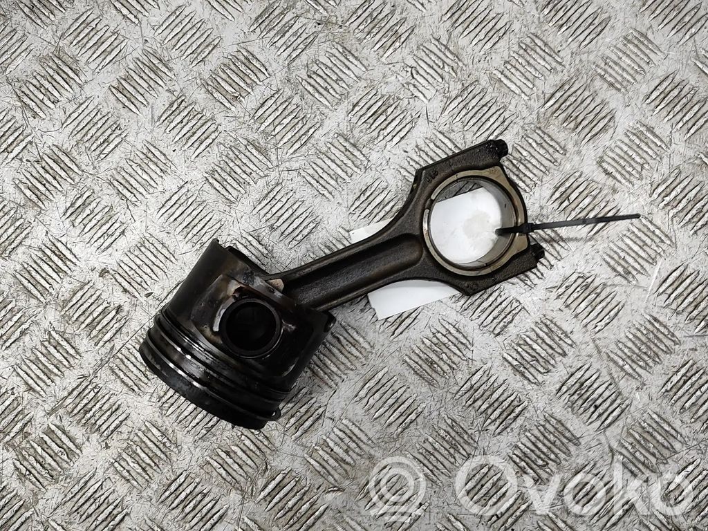 BMW 1 E81 E87 Piston 
