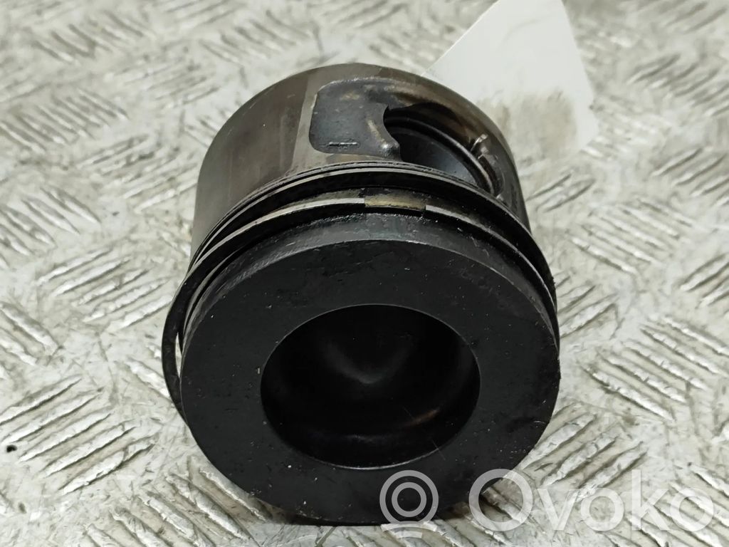 BMW 1 E81 E87 Piston 
