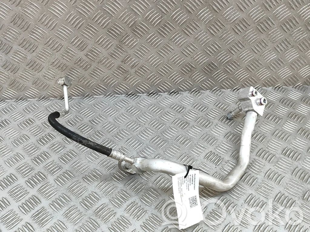 BMW i3 Ilmastointilaitteen putki (A/C) 