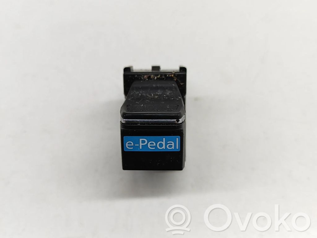 Nissan Leaf II (ZE1) Otros interruptores/perillas/selectores 