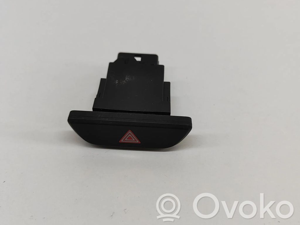 Toyota Yaris Cross Botón interruptor de luz de peligro 