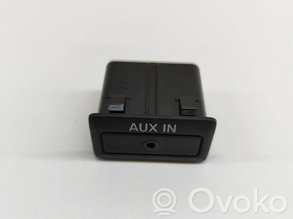 Mazda 6 Enchufe conector entrada auxiliar 