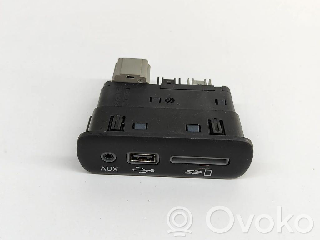 Maserati Ghibli Enchufe conector entrada auxiliar 