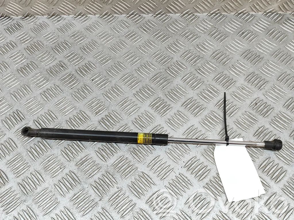 Amortyzator klapy tylnej bagażnika   6896076040