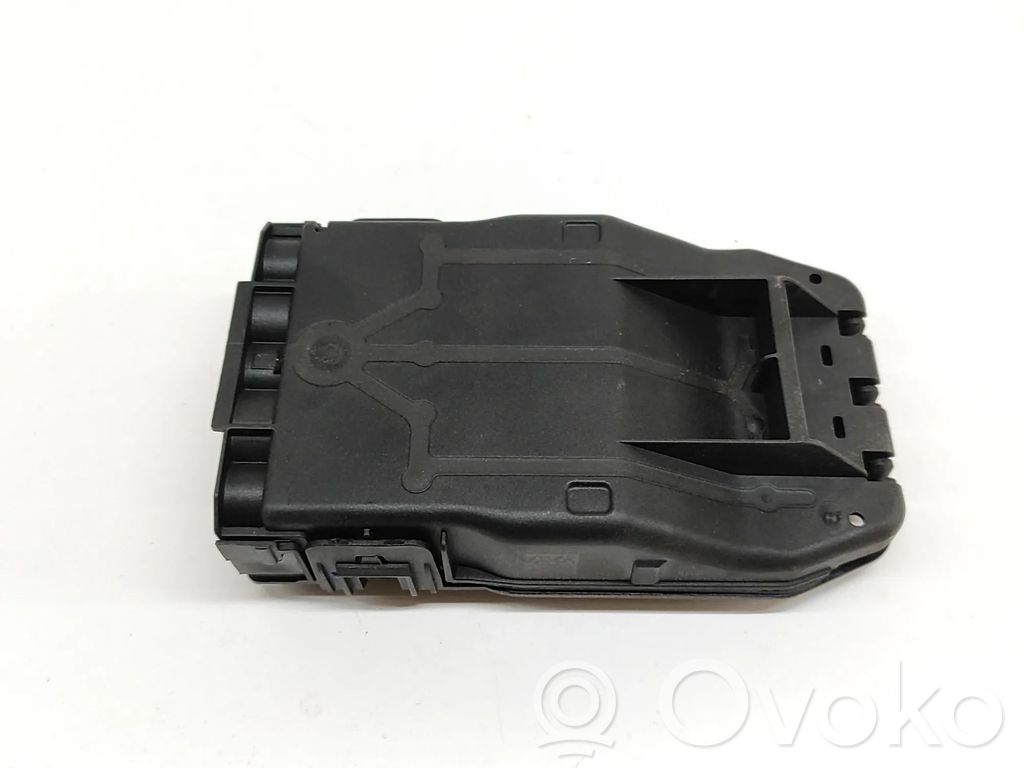 Relé de control de corriente   8720913
