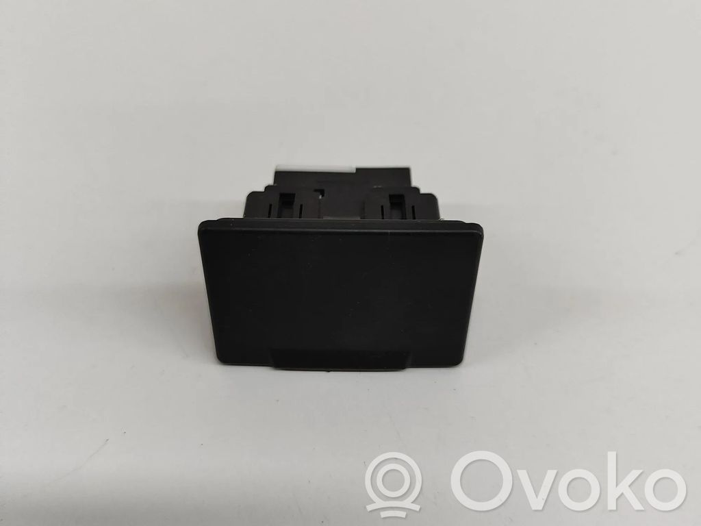 Nissan Leaf I (ZE0) Enchufe conector entrada auxiliar 