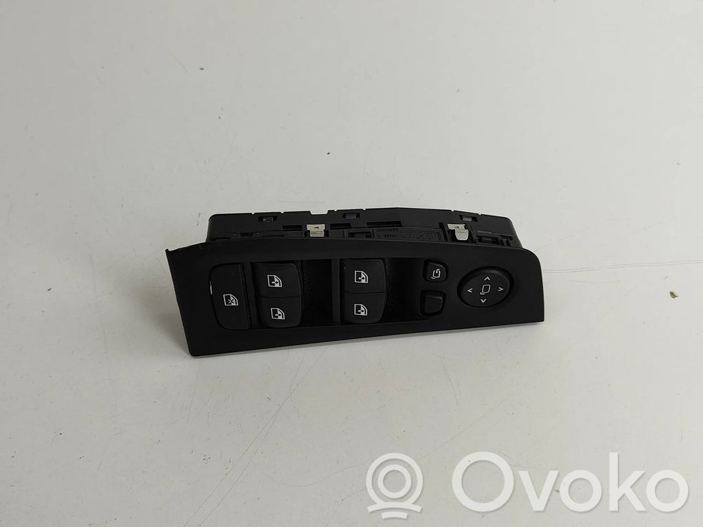 BMW 2 F44 Electric window control switch 
