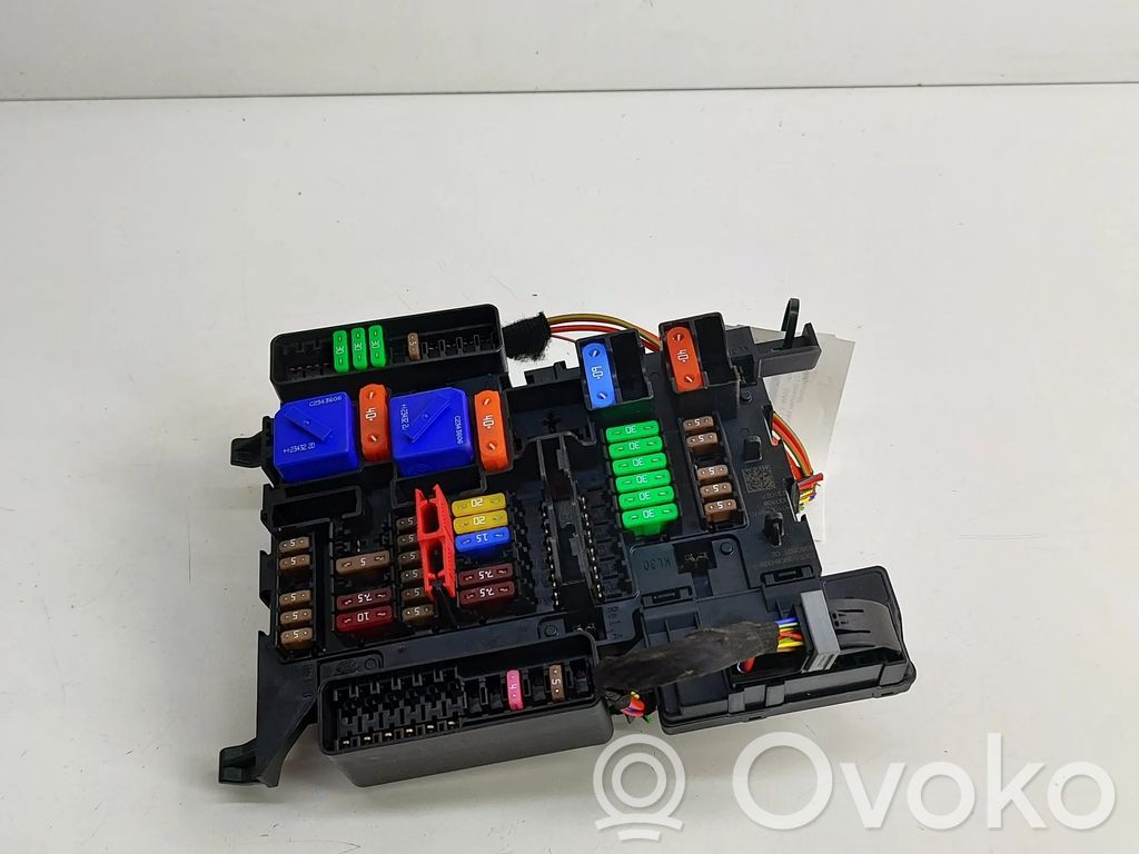 BMW 2 F44 Módulo de fusible 