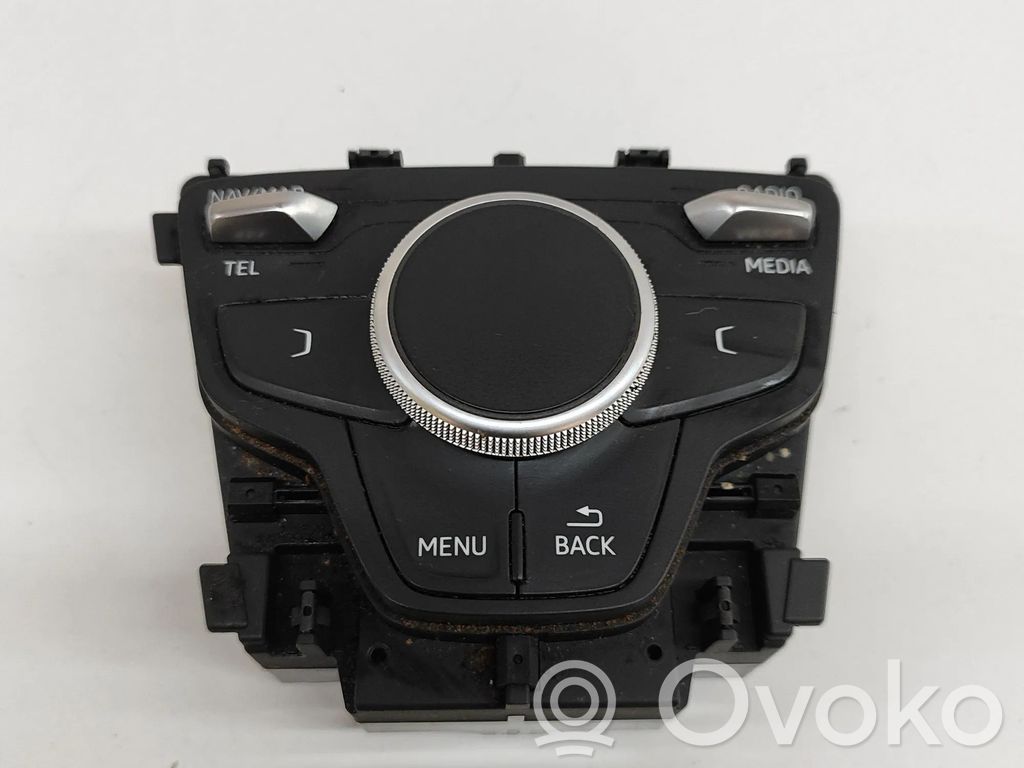 Panel radia   8W0919614J