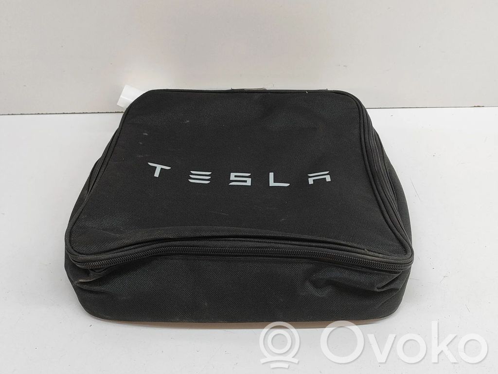 Tesla Model Y Otros repuestos de carrocería 