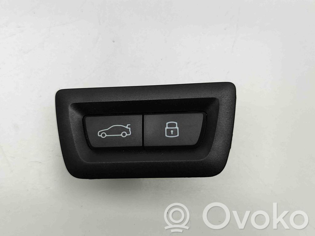 BMW X2 U10 Tailgate/boot open switch button 