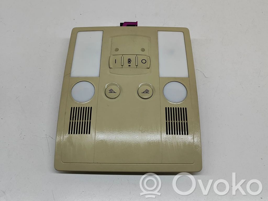 Etuistuimen valo   4E0947111AA