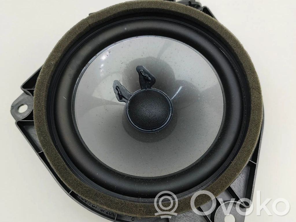 Altavoz de la puerta trasera   8616078050
