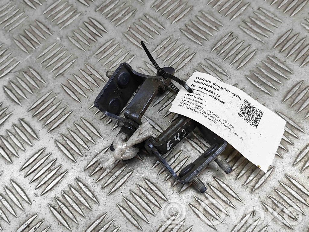 Hyundai i30 Tailgate/trunk/boot hinge 