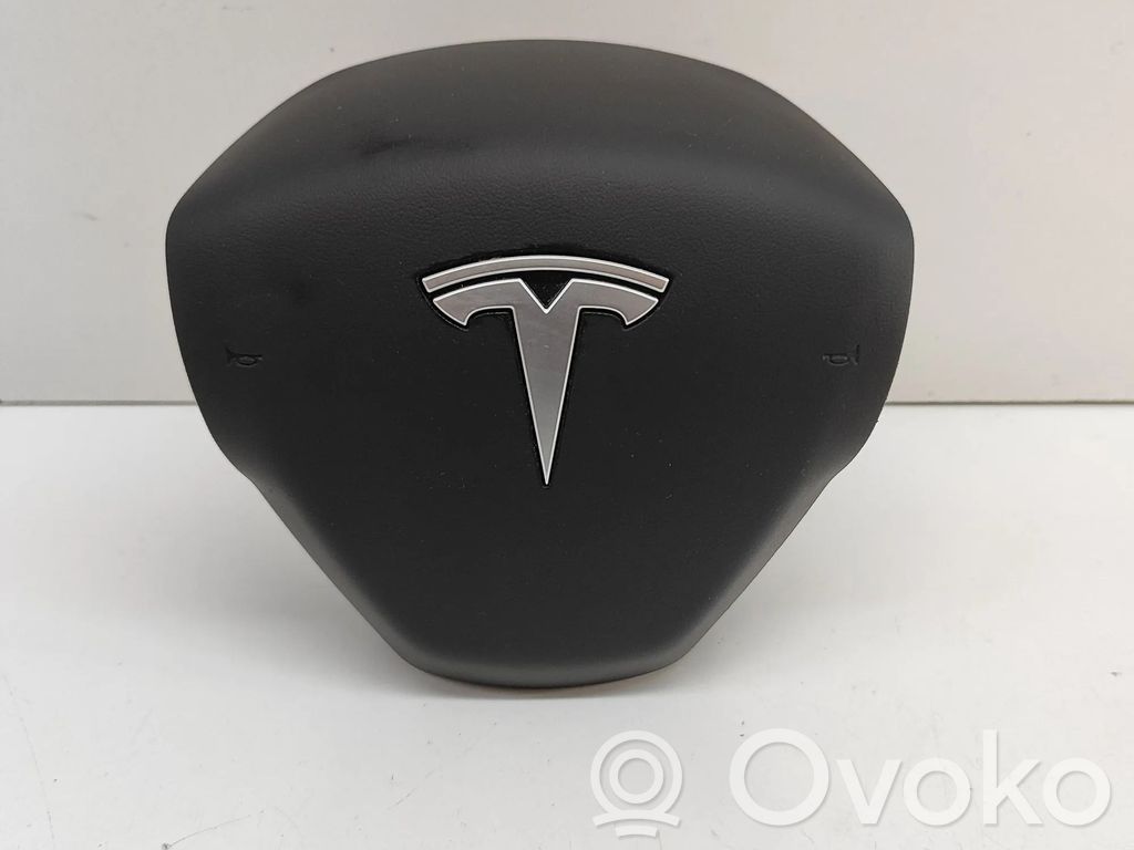 Tesla Model Y Ohjauspyörän turvatyyny 