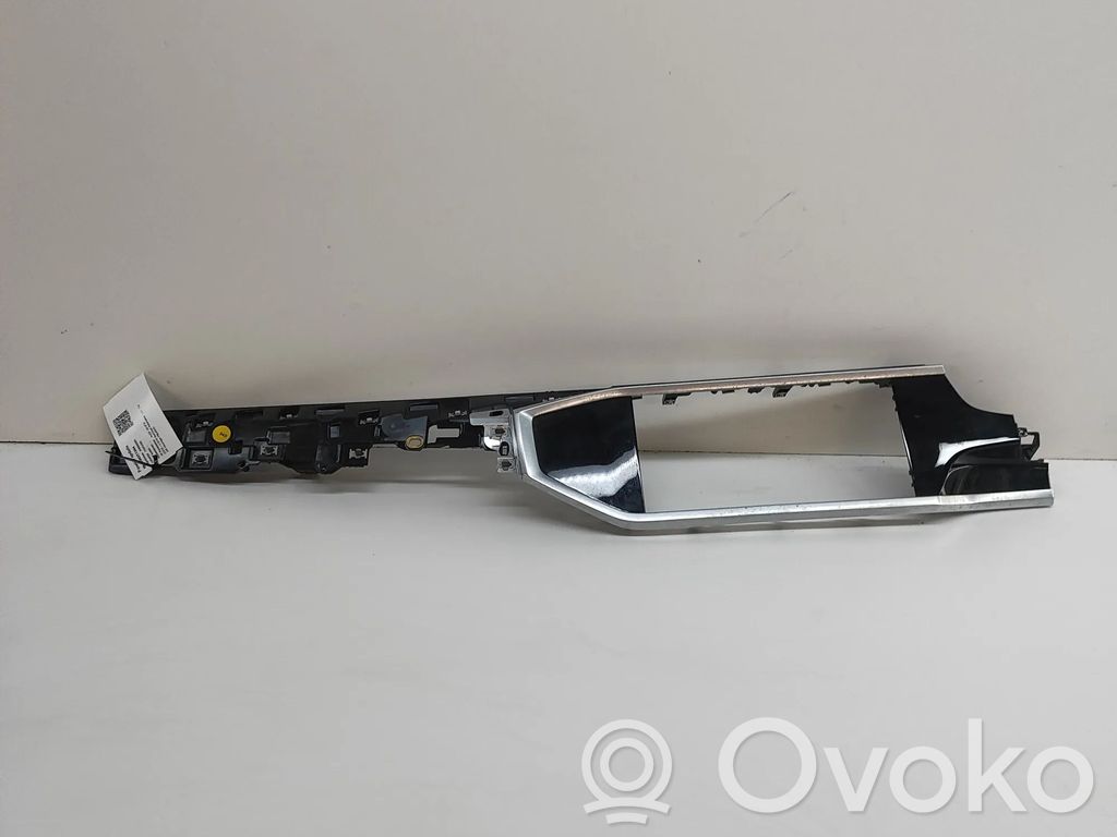 Audi Q3 F3 Ramka schowka deski rozdzielczej 
