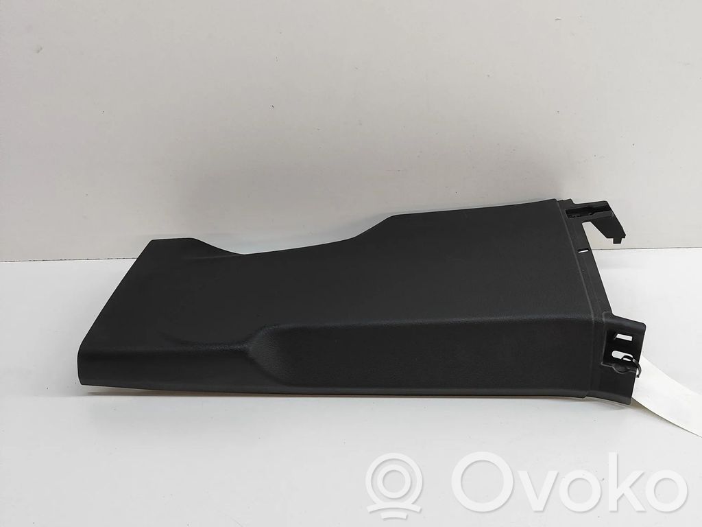 Audi Q8 Pilar (B) (inferior) 