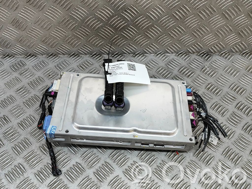 Tesla Model Y Muut laitteet 
