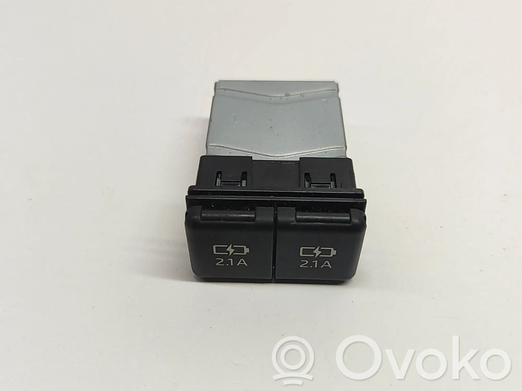 Toyota RAV 4 (XA50) Enchufe conector USB 