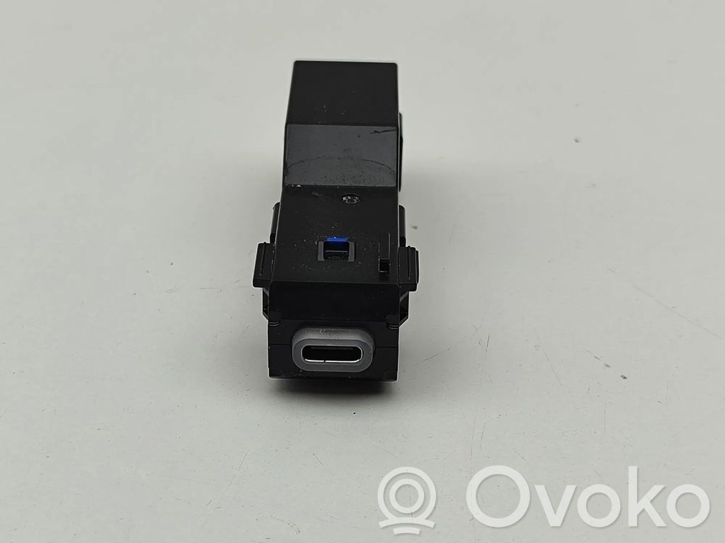 Toyota C-HR II Gniazdo / Złącze USB 