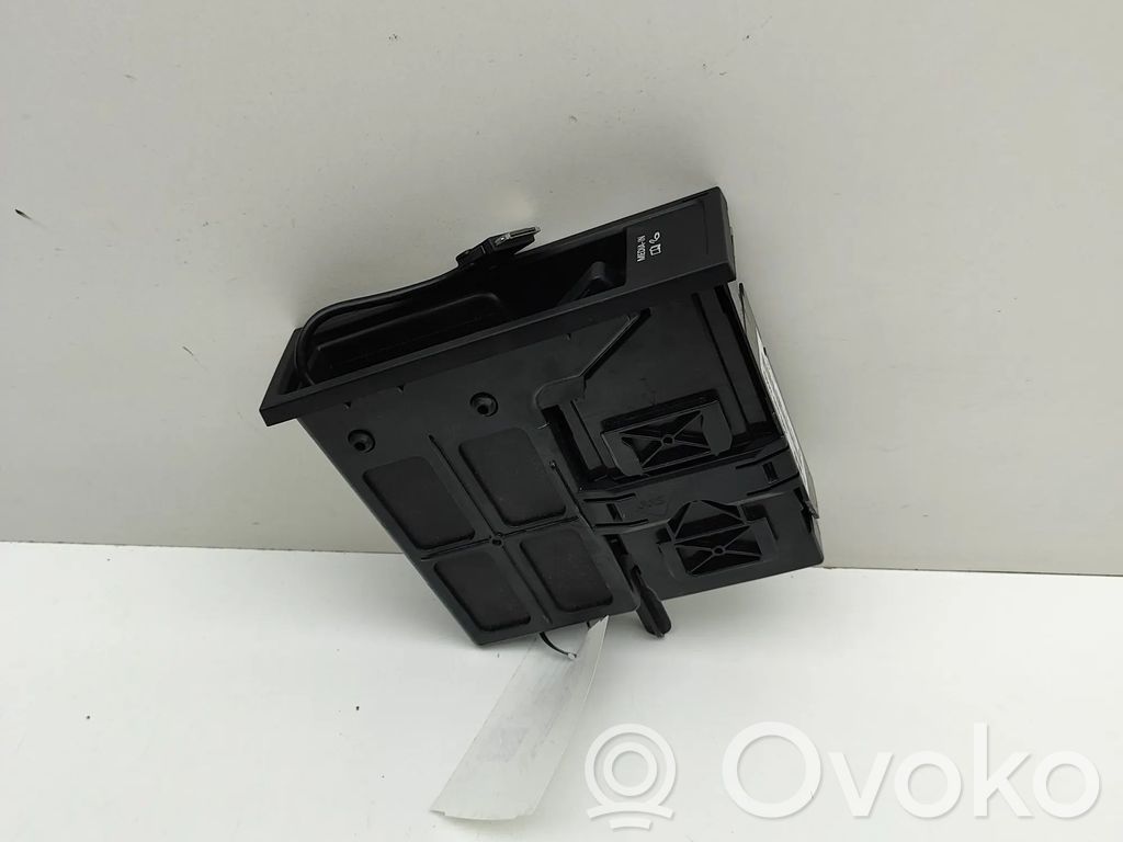 Volkswagen PASSAT B7 Enchufe conector USB 