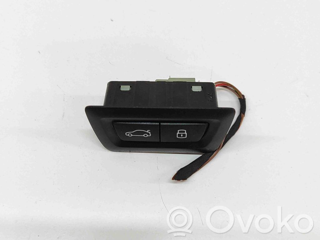 BMW X2 U10 Tailgate/boot open switch button 