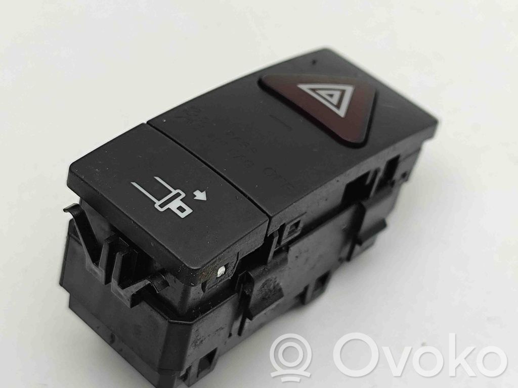 Mercedes-Benz E A207 Botón interruptor de luz de peligro 