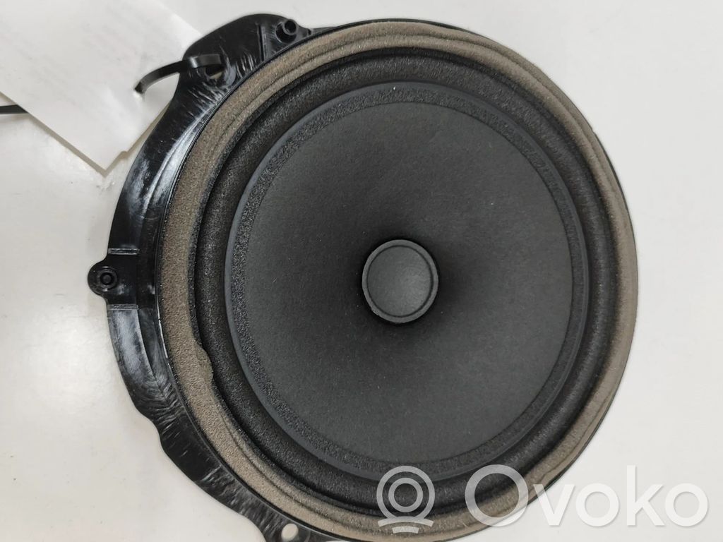 Altavoz de la puerta trasera   K8D218808BB
