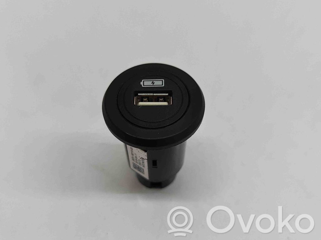 Enchufe conector USB   J9D319010AA