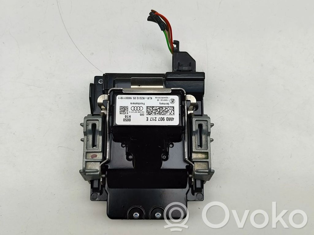 Audi Q7 4M Windshield/windscreen camera 