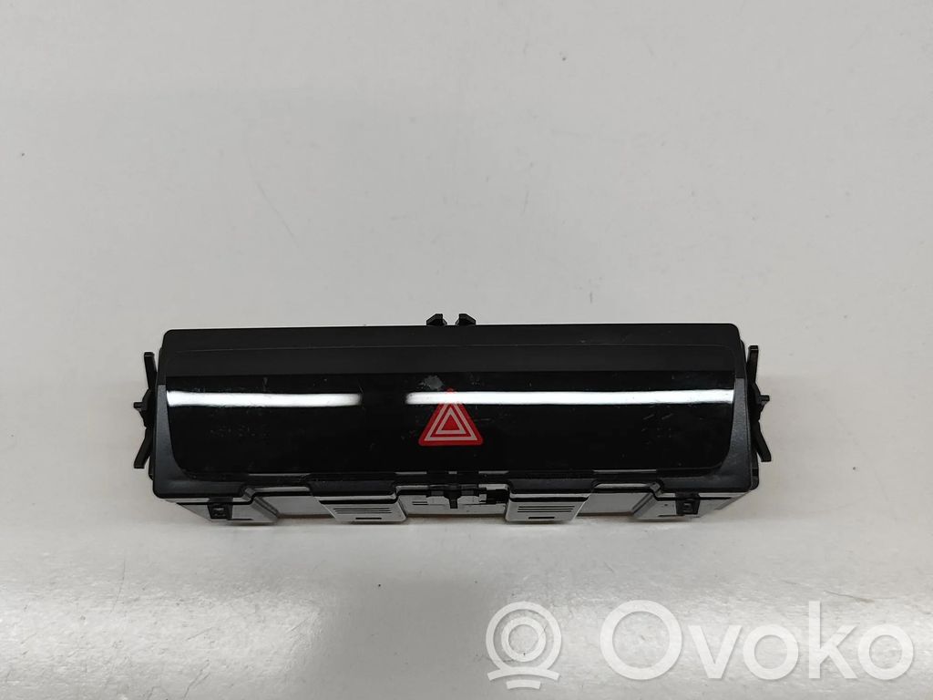 Audi Q4 Sportback e-tron Hazard light switch 