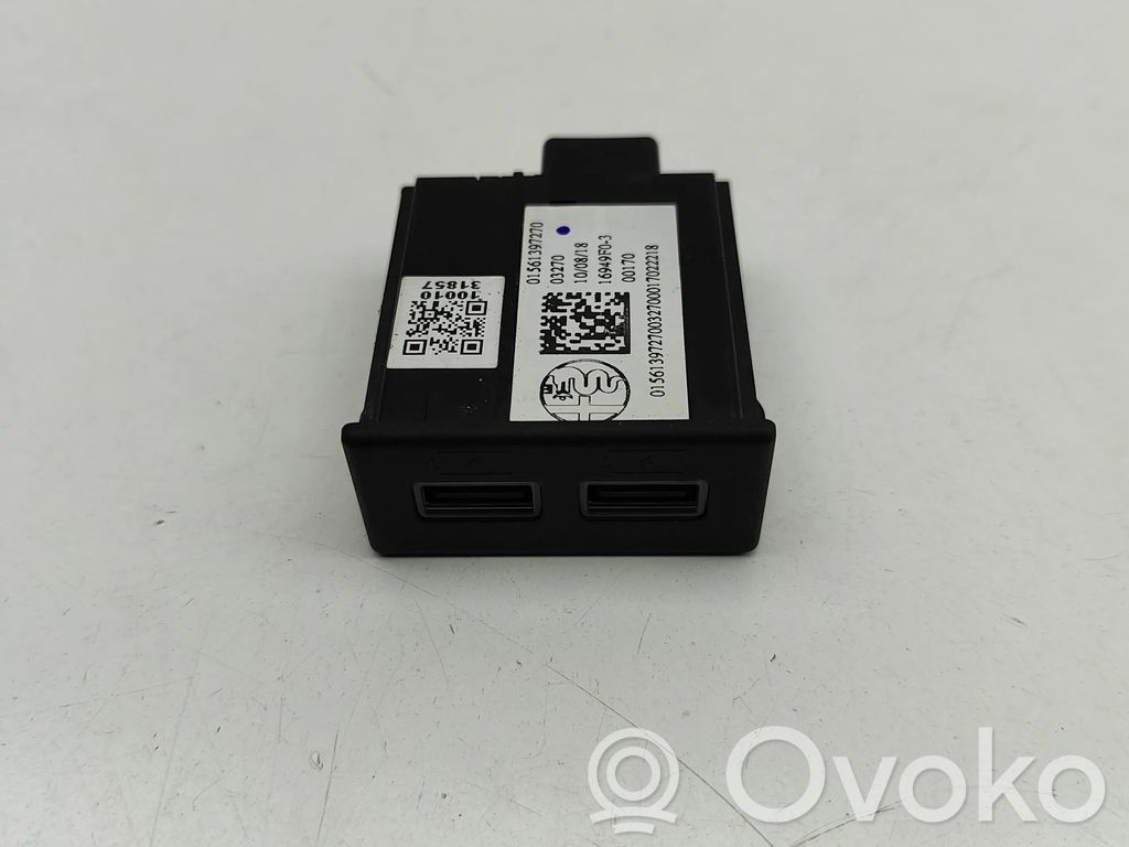 Alfa Romeo Stelvio Enchufe conector USB 