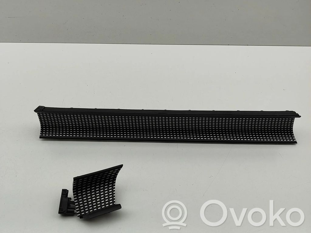 Volvo XC40 Ramka schowka deski rozdzielczej 