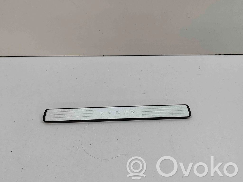 Volvo XC60 Capac prag față