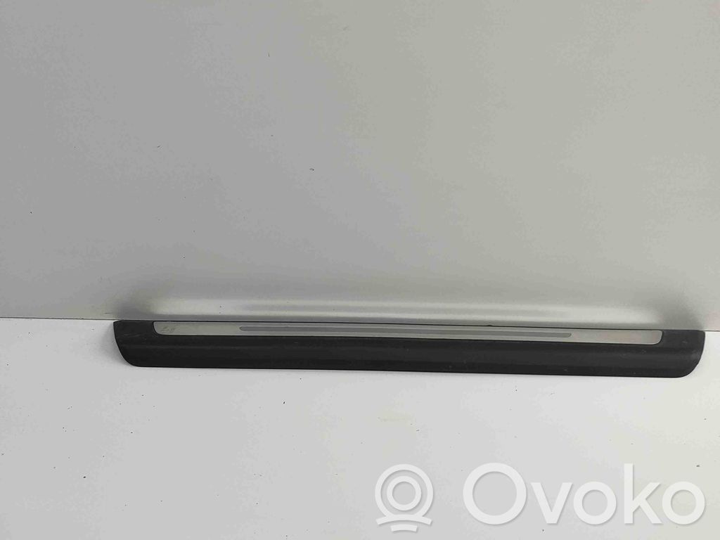 Audi Q3 F3 Listwa progowa przednia