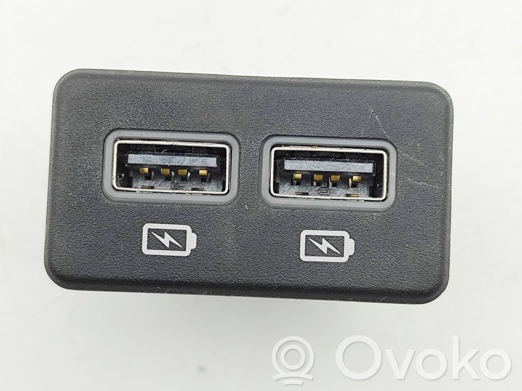 Peugeot 508 II Enchufe conector USB 