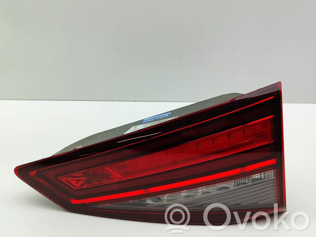 Cupra Born Takaluukun takavalot 